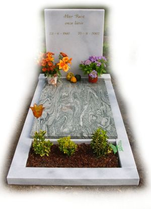 Enkel monument Astir marmer (EM 041) Enkel monument Astir marmer (EM 041)
