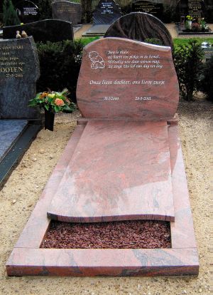 Enkel monument Multicolor Red graniet (EM007) Enkel monument Multicolor Red graniet (EM007)