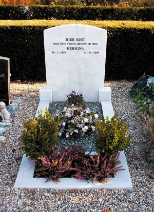 Enkel monument Astir marmer (EM008) Enkel monument Astir marmer (EM008)