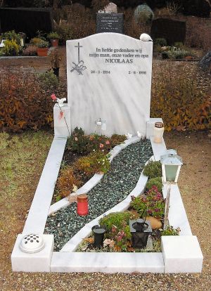 Enkel monument Astir marmer (EM017) Enkel monument Astir marmer (EM017)