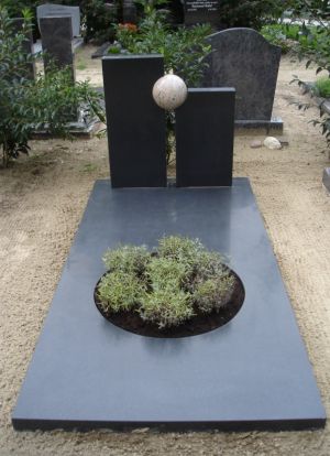 Enkel monument Zwart graniet gezoet (EM024) Enkel monument Zwart graniet gezoet (EM024)