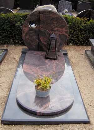 Enkel monument Aurora en Zwart graniet (EM025)