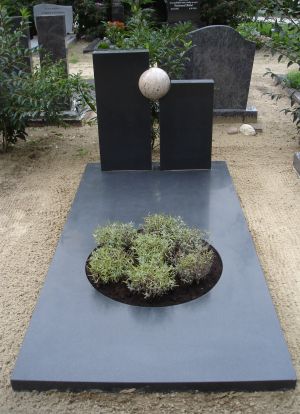 Enle monument Zwart graniet gezoet (EM035) Enle monument Zwart graniet gezoet (EM035)
