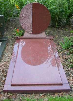 Enkel monument Ruby Red graniet (EM039)