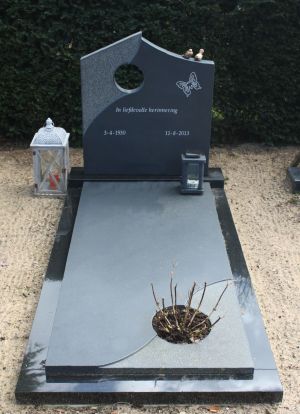 Enkel monument Zwart graniet (EM042)