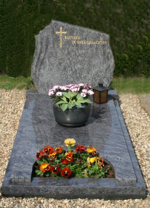 Enkel monument Orion graniet (EM044) Enkel monument Orion graniet (EM044)