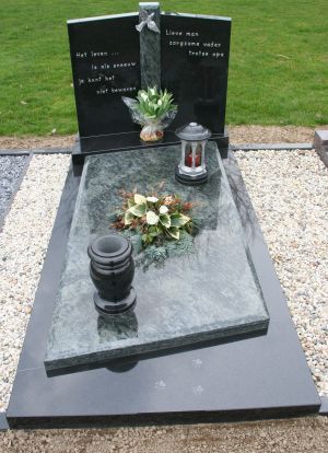 Enkel monument Zwart graniet - Olive Green graniet (EM 053) Enkel monument Zwart graniet - Olive Green graniet (EM 053)