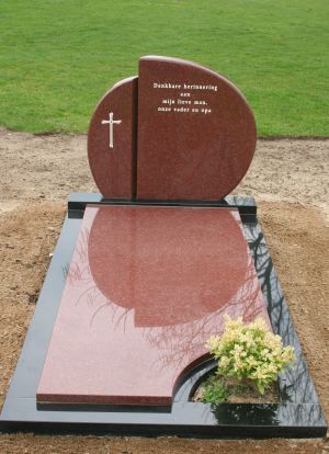 Enkel monument Ruby Red graniet (EM054) Enkel monument Ruby Red graniet (EM054)